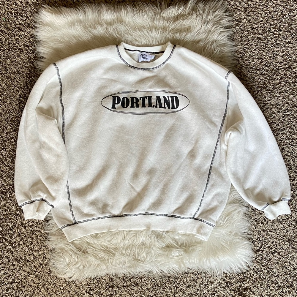 Portland Sweatshirt 🤍🖤
